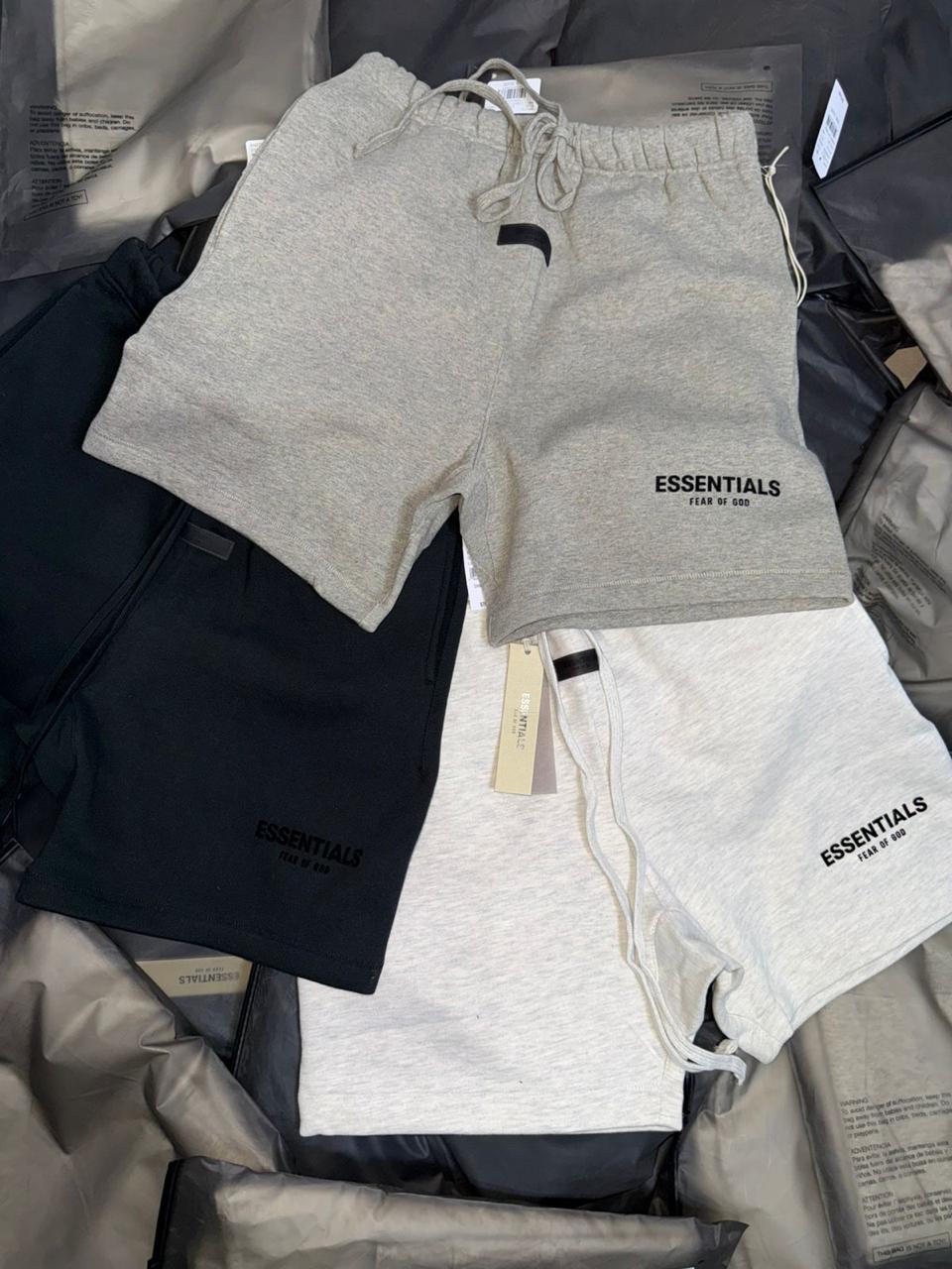 Shorts Essentials disponibles